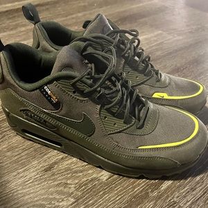AIR MAX 90 SURPLUS
CARGO KHAKI